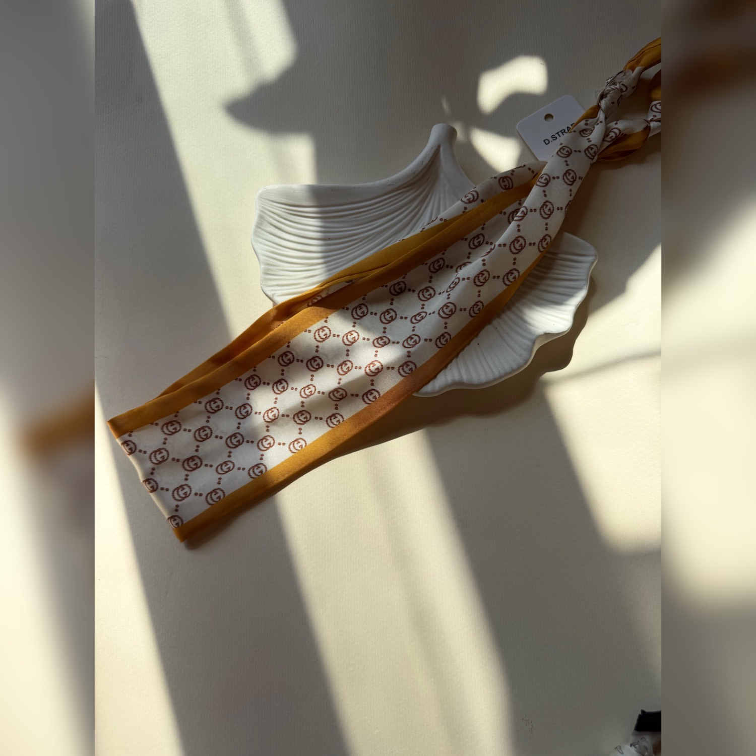 بند عینک خردلی و سفید